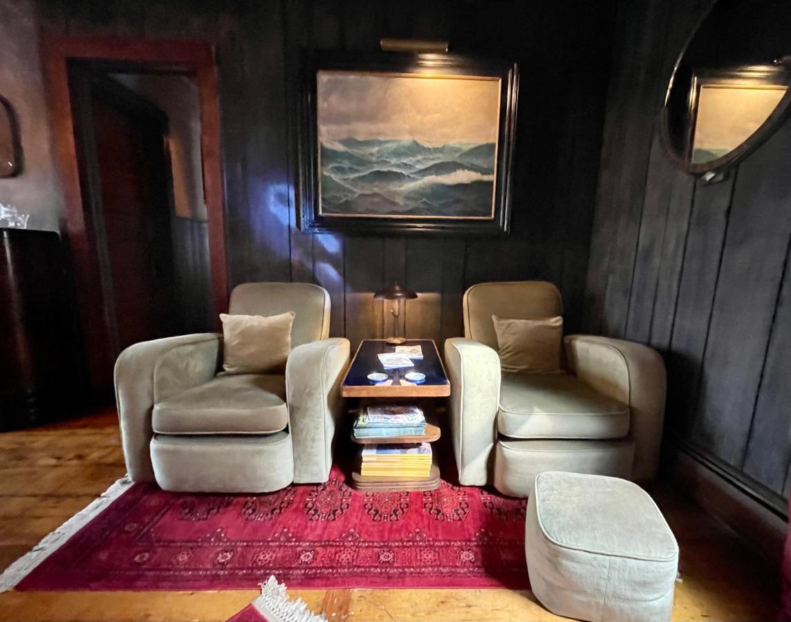 Guest house Crew's Quarters Boarding House - Caters To Men Provincetown