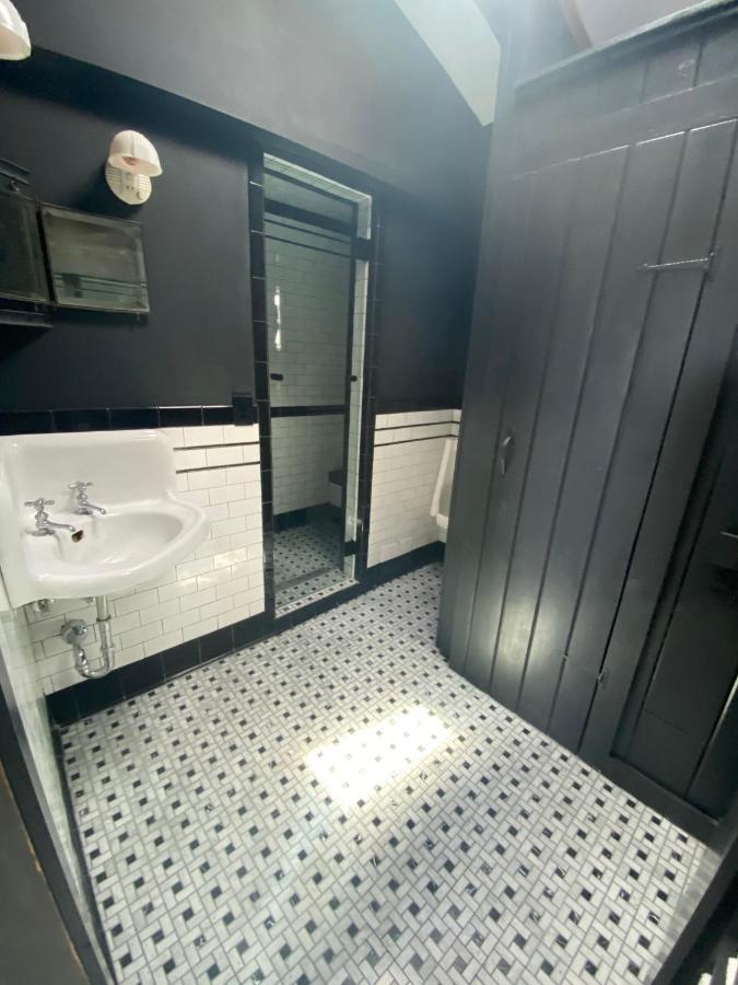 Crew's Quarters Boarding House - Caters To Men Provincetown