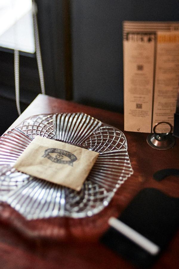 Crew's Quarters Boarding House - Caters To Men Guest house 2*