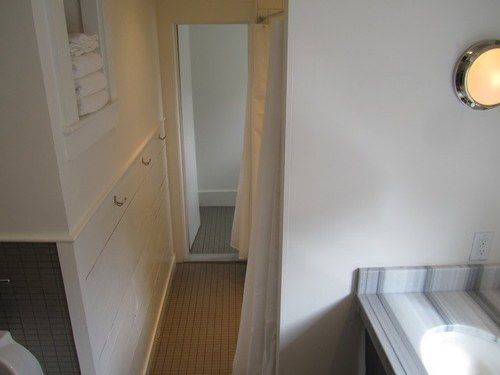 Crew's Quarters Boarding House - Caters To Men Guest house
